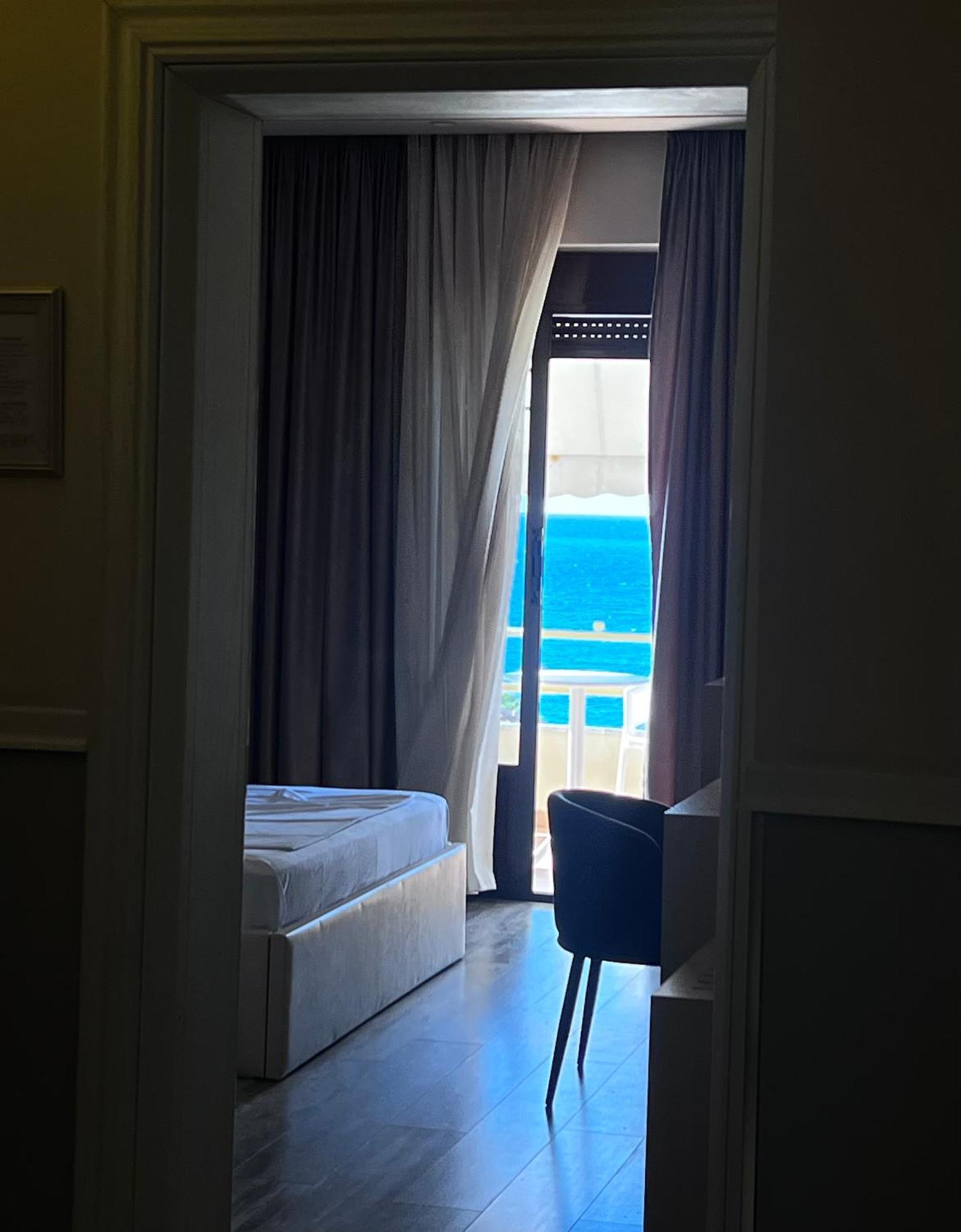 Hotel Lungomare Vlore Exterior photo
